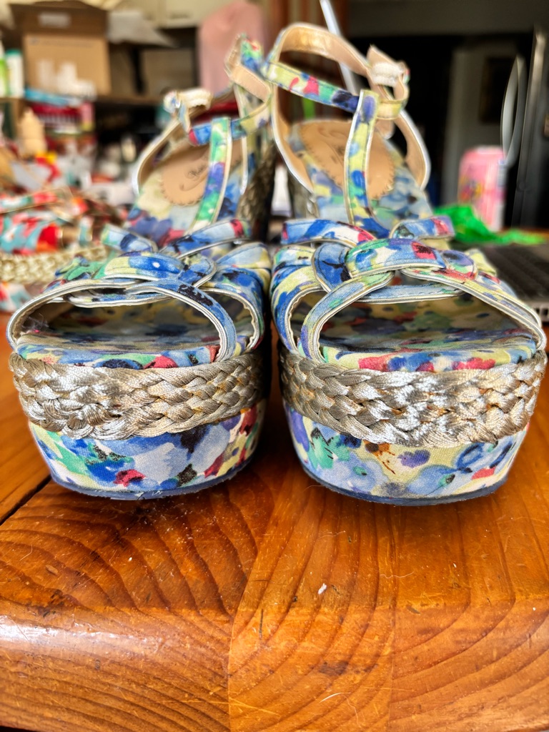 Poetic License Arm Candy Blue Floral Platform Wedges Sandals- Size 9.5m -Guc